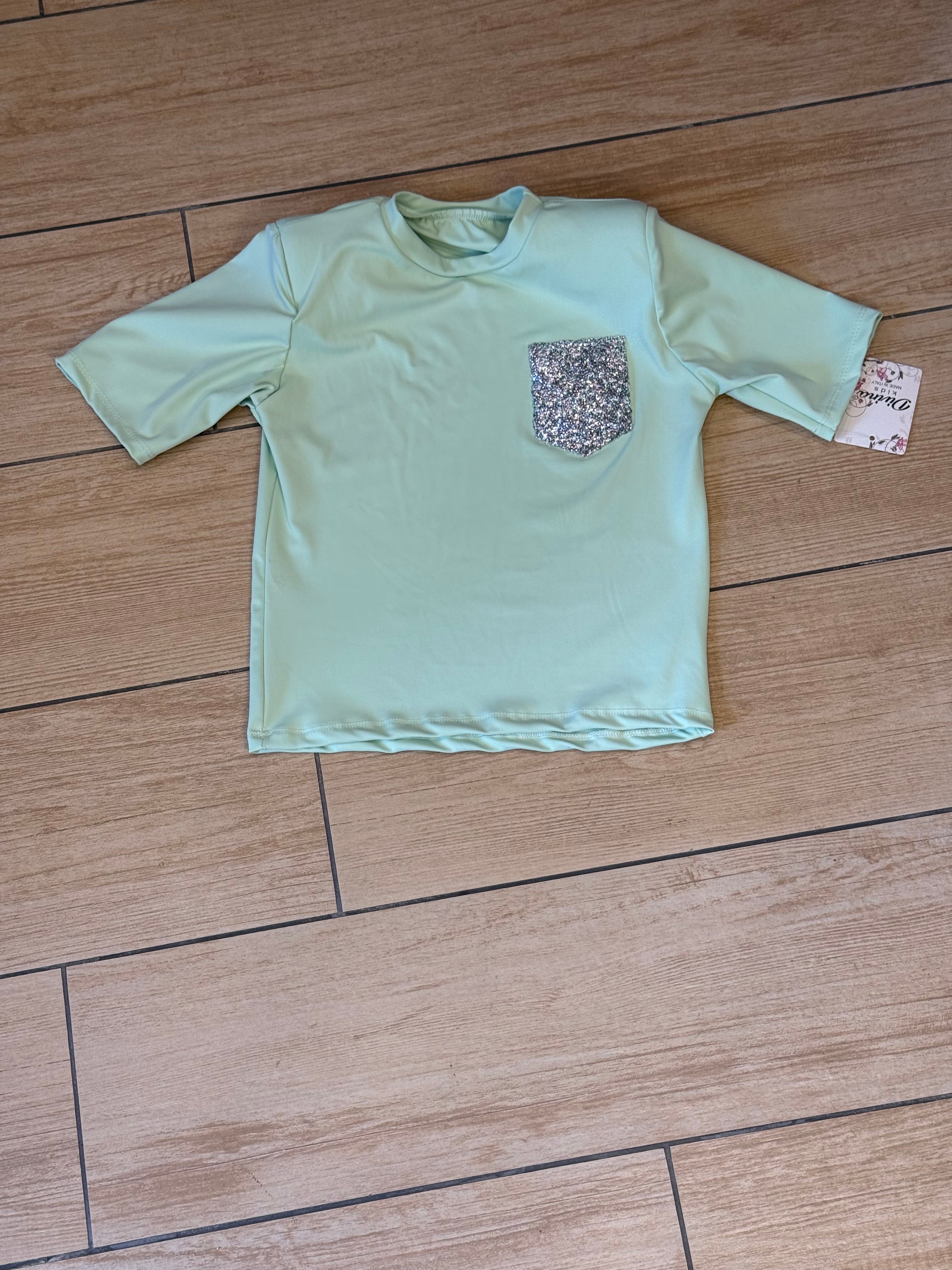 T-shirt con spallina